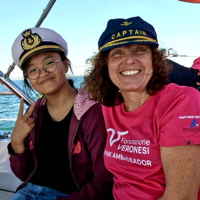 Sorrisi a bordo durante il Progetto VELA