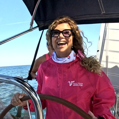 Pink Ambassador al timone
